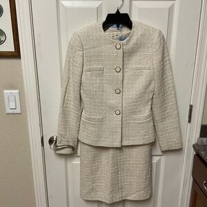 Antonio Melani 2 piece suit. Sleeveless dress and jacket.  Size 0